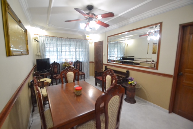 Living Room_2.JPG